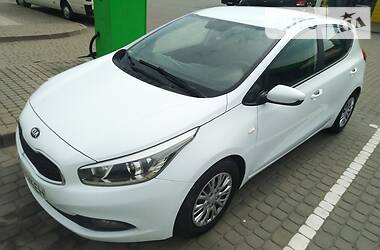 Хэтчбек Kia Ceed 2015 в 