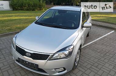 Седан Kia Ceed 2010 в Луцке