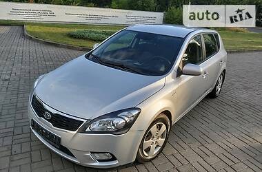 Седан Kia Ceed 2010 в Луцке