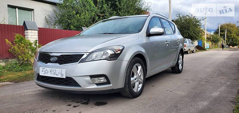 Универсал Kia Ceed 2010 в Ровно