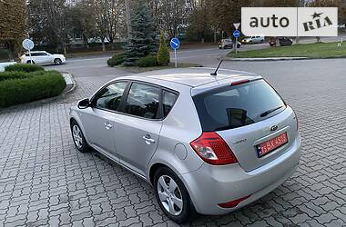 Хэтчбек Kia Ceed 2010 в Луцке