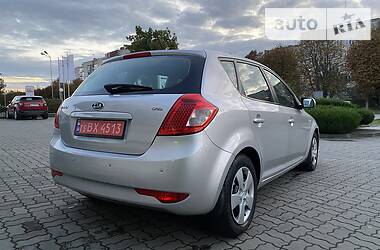 Хэтчбек Kia Ceed 2010 в Луцке