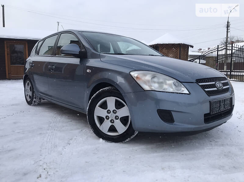 Хэтчбек Kia Ceed 2007 в Самборе