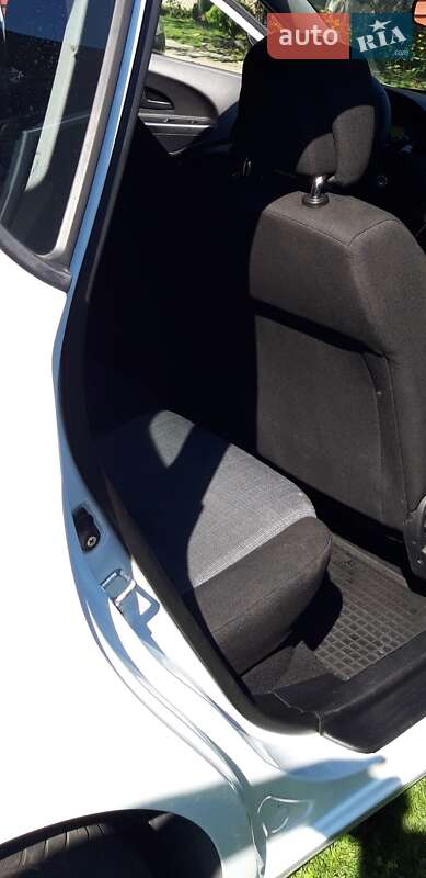 Хетчбек Kia Ceed 2011 в Стрию