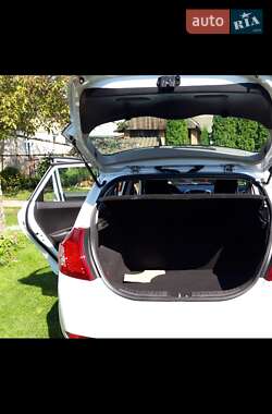 Хэтчбек Kia Ceed 2011 в 