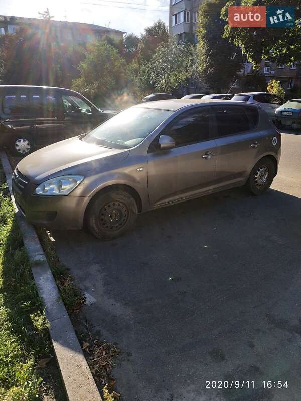 Хэтчбек Kia Ceed 2007 в Ирпене