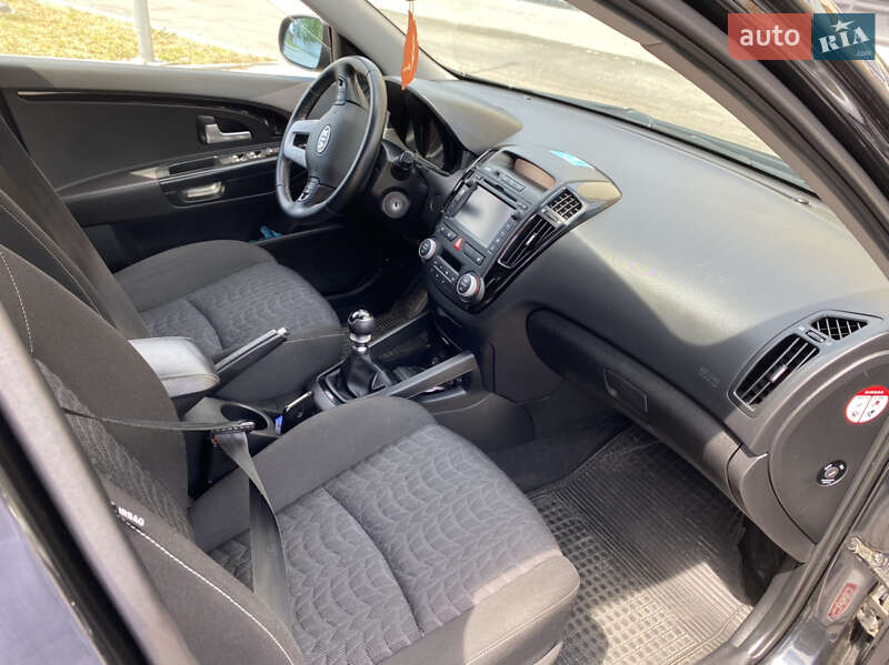Седан Kia Ceed 2010 в Виннице