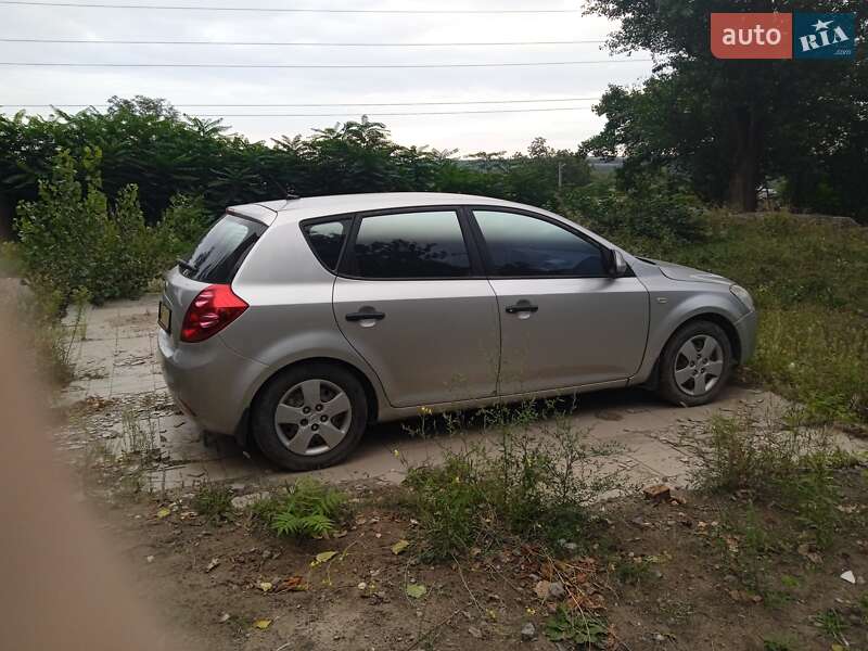 Купе Kia Ceed 2008 в Дніпрі