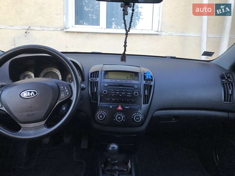 Універсал Kia Ceed 2008 в Острозі