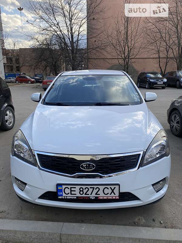 Хэтчбек Kia Ceed 2010 в Черновцах