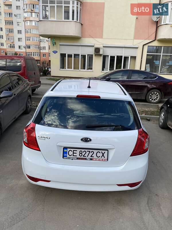 Хетчбек Kia Ceed 2010 в Чернівцях фото 5 Хетчбек Kia Ceed 2010 в Чернівцях
