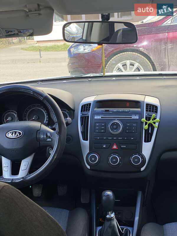 Хетчбек Kia Ceed 2010 в Чернівцях фото 9 Хетчбек Kia Ceed 2010 в Чернівцях