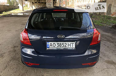 Хэтчбек Kia Ceed 2009 в 