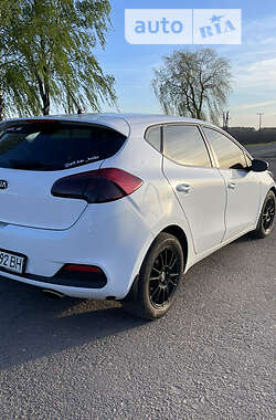 Хэтчбек Kia Ceed 2013 в Бобровице