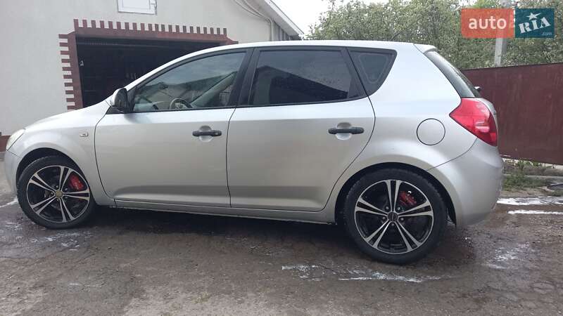 Хэтчбек Kia Ceed 2007 в Борщеве