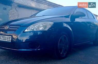 Хэтчбек Kia Ceed 2008 в Кременчуге Хэтчбек Kia Ceed 2008 в Кременчуге