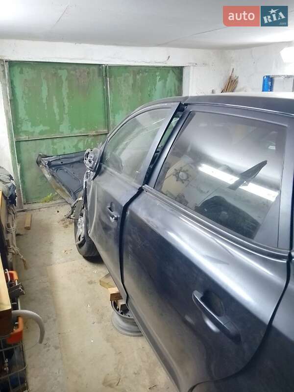 Хэтчбек Kia Ceed 2011 в Киеве