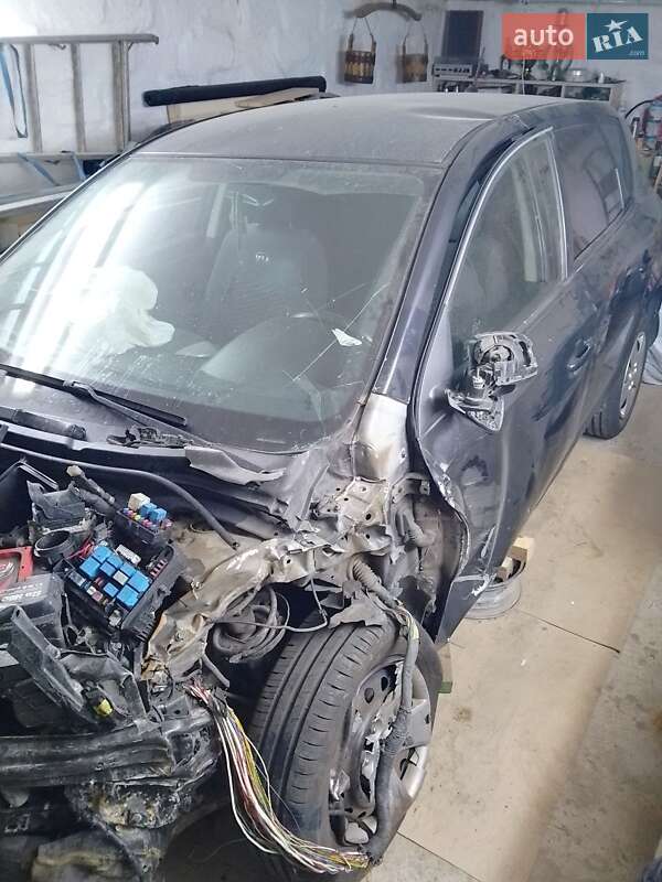 Хэтчбек Kia Ceed 2011 в Киеве