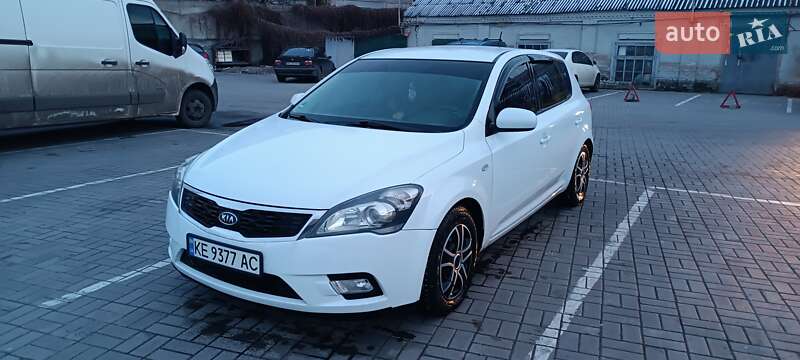 Хэтчбек Kia Ceed 2010 в Павлограде