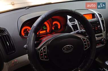 Хэтчбек Kia Ceed 2008 в Запорожье
