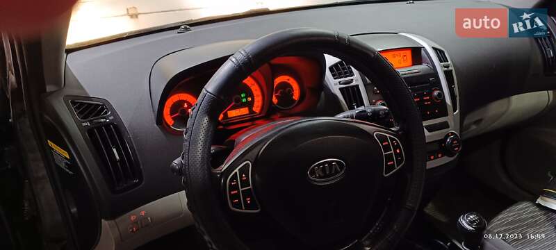 Хэтчбек Kia Ceed 2008 в Запорожье