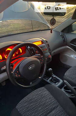 Хэтчбек Kia Ceed 2009 в Голованевске