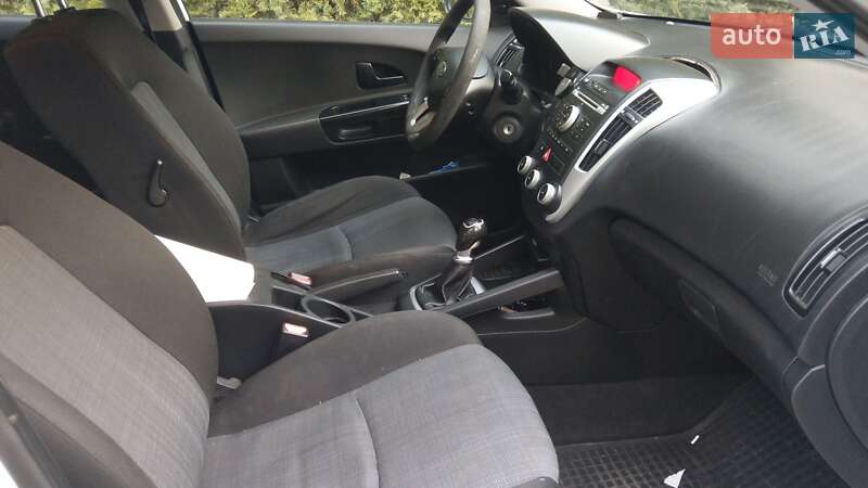 Універсал Kia Ceed 2011 в Береговому фото 5 Універсал Kia Ceed 2011 в Береговому