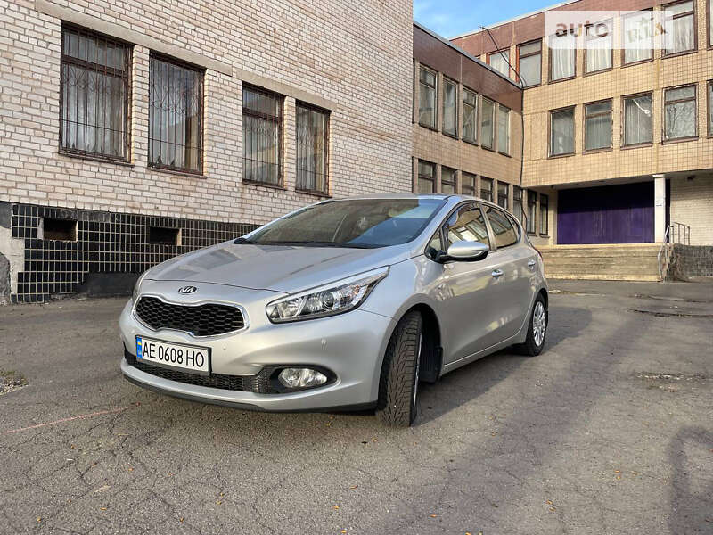 Хэтчбек Kia Ceed 2013 в Днепре