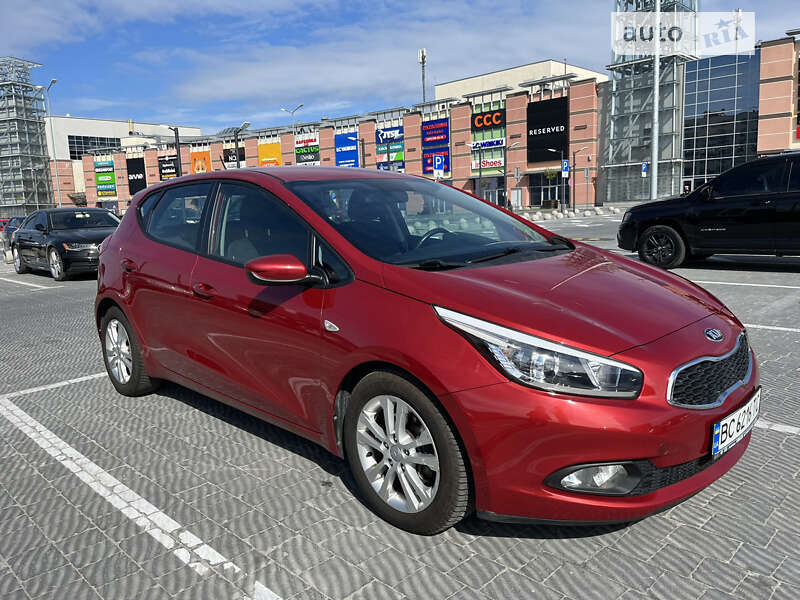 Хэтчбек Kia Ceed 2012 в Львове