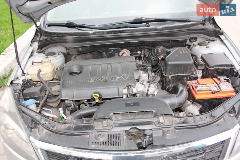 Хэтчбек Kia Ceed 2010 в Белополье