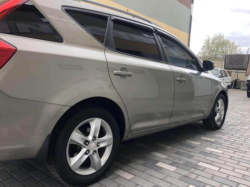 Универсал Kia Ceed 2011 в Тульчине