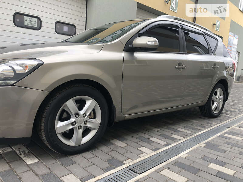 Универсал Kia Ceed 2011 в Тульчине