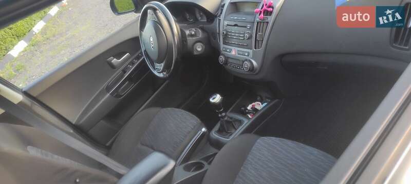 Хэтчбек Kia Ceed 2007 в Сарнах