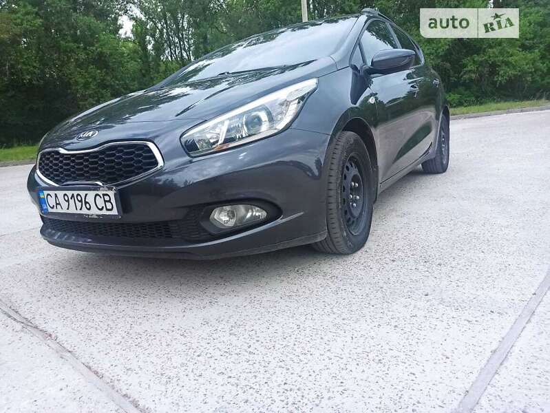 Хэтчбек Kia Ceed 2013 в Каневе