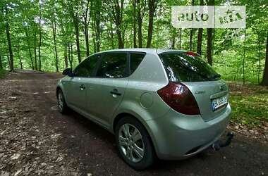 Хэтчбек Kia Ceed 2007 в Сарнах