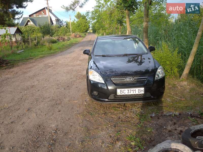 Хэтчбек Kia Ceed 2008 в 