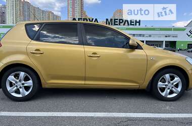 Хэтчбек Kia Ceed 2007 в 