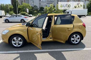Хэтчбек Kia Ceed 2007 в 