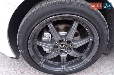 Хэтчбек Kia Ceed 2012 в 