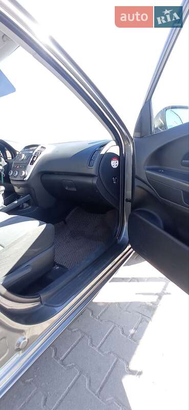 Універсал Kia Ceed 2009 в Нововолинську фото 11 Універсал Kia Ceed 2009 в Нововолинську