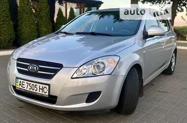 Хэтчбек Kia Ceed 2007 в Магдалиновке