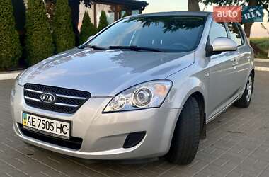 Хэтчбек Kia Ceed 2007 в 