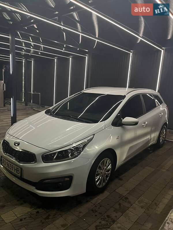 Универсал Kia Ceed 2015 в Ужгороде