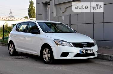 Хэтчбек Kia Ceed 2012 в Львове