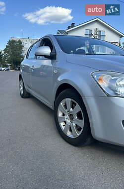 Хэтчбек Kia Ceed 2008 в 