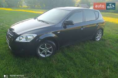 Хэтчбек Kia Ceed 2008 в 