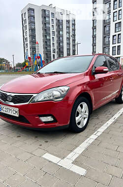 Хэтчбек Kia Ceed 2011 в Луцке