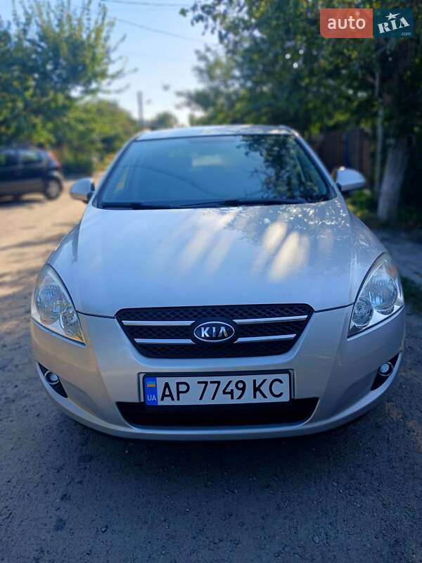 Хэтчбек Kia Ceed 2007 в Запорожье