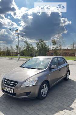 Хэтчбек Kia Ceed 2008 в Измаиле