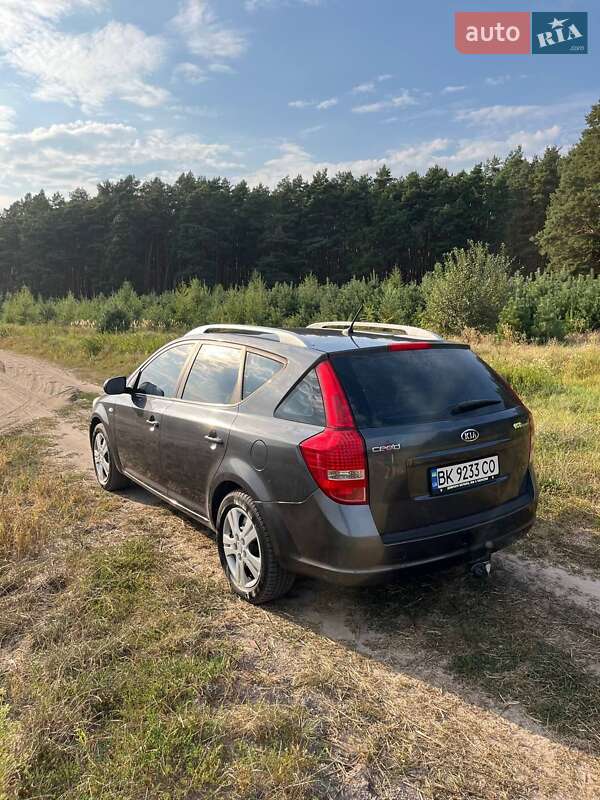 Универсал Kia Ceed 2010 в Радивилове